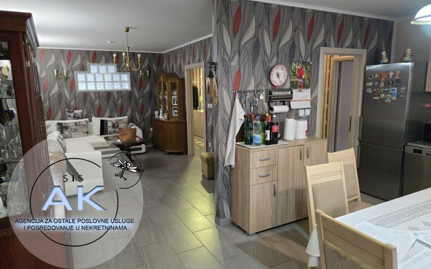 STAN U STAROJ PAZOVI