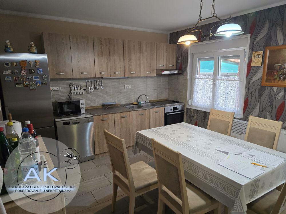 STAN U STAROJ PAZOVI